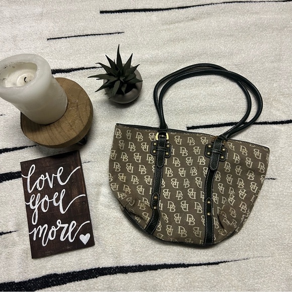 Dooney & Bourke brown/cream small shoulder purse - Picture 1 of 6
